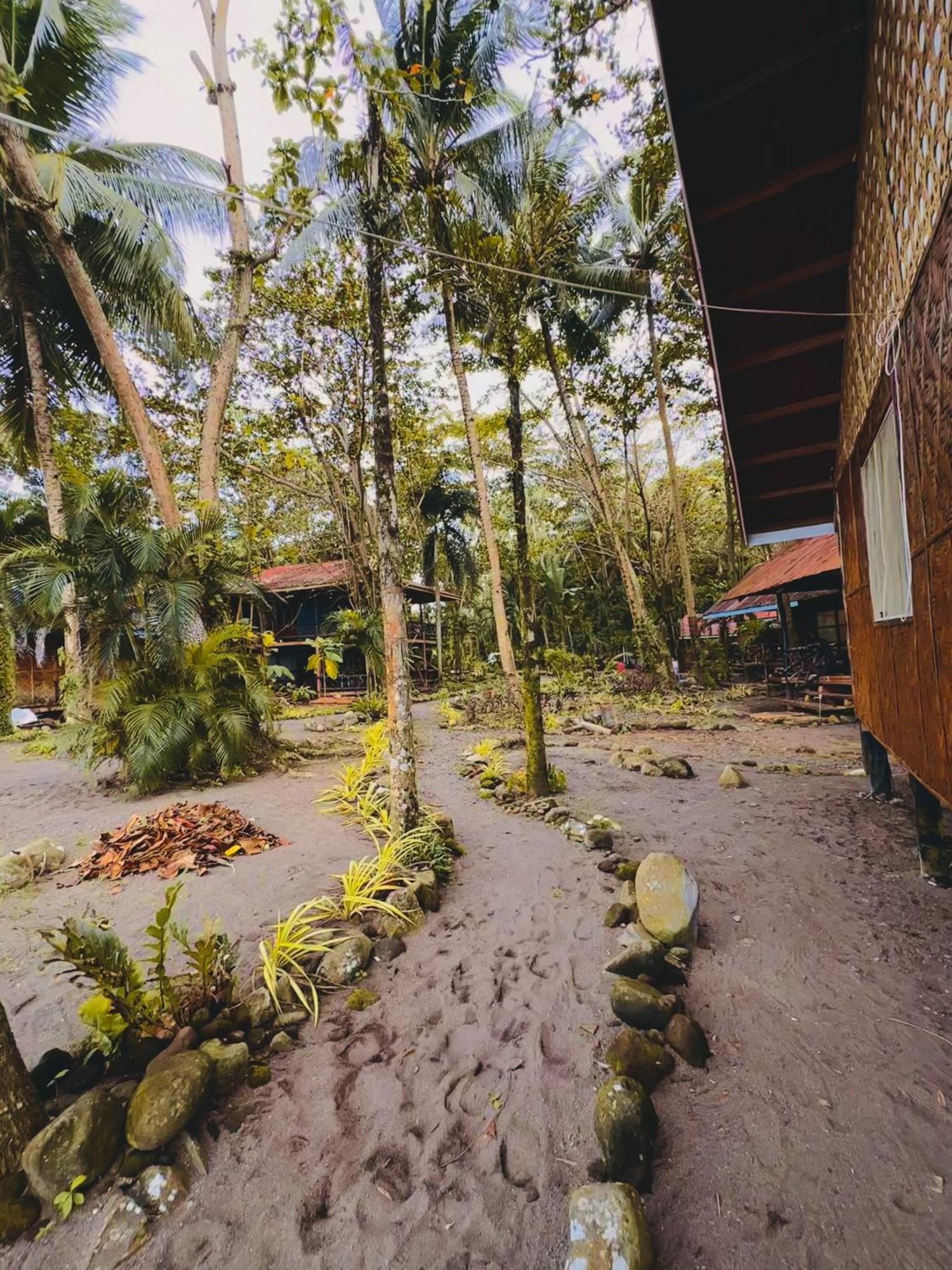 Playa Del Fuego Camiguin Beach Hostel & Resort Mambajao Bagian luar foto
